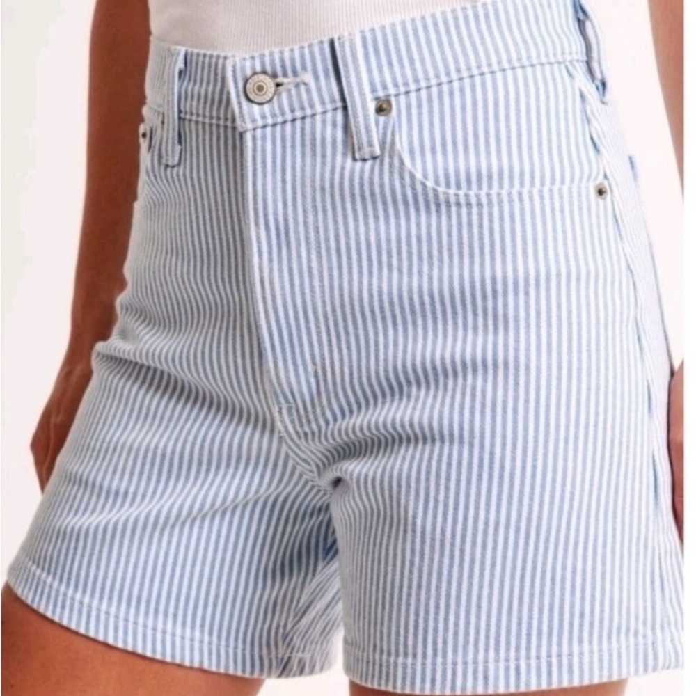 Abercrombie & Fitch Curve Love High Rise Dad Short